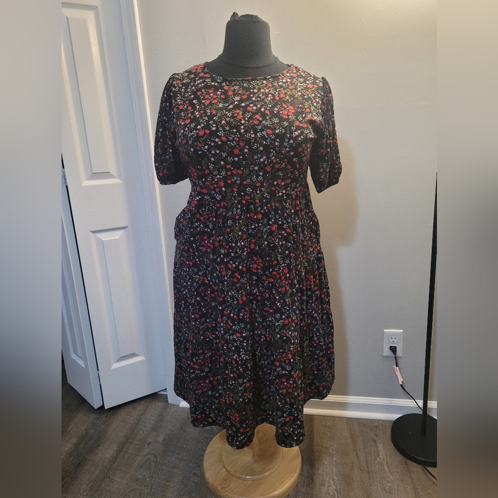 EUC 1X Ava & Viv Black Floral Dress